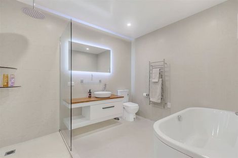 Photo of property in 8 The Track, Plimmerton, Porirua, 5026