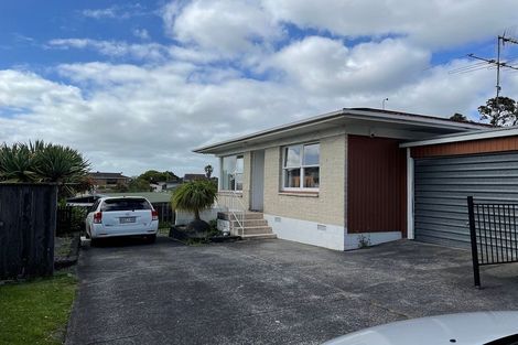 Photo of property in 2/17 Jenelin Road, Glendene, Auckland, 0602