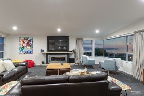 Photo of property in 37 Pekanga Road, Normandale, Lower Hutt, 5010