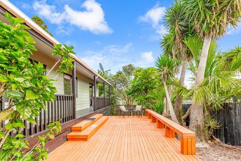 Photo of property in 2/91a Beach Road, Te Atatu Peninsula, Auckland, 0610