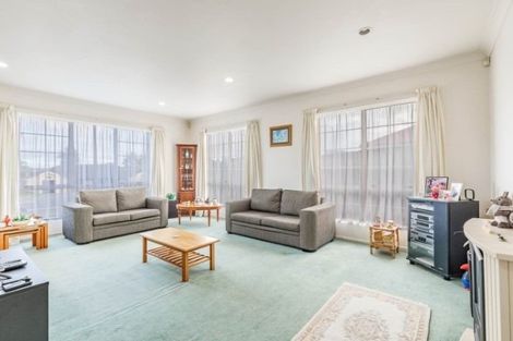 Photo of property in 32 Hugh Green Drive, Pinehill, Auckland, 0632