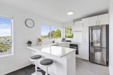 Photo of property in 2/51a Target Road, Totara Vale, Auckland, 0629