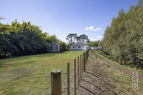 Photo of property in 231 Waitakere Road, Taupaki, Henderson, 0782
