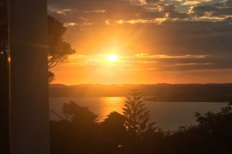 Photo of property in 21 Island Bay Road, Beach Haven, Auckland, 0626