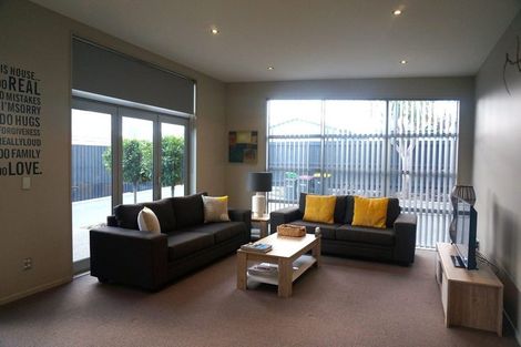 Photo of property in 73 Beach Road, North New Brighton, Christchurch, 8083