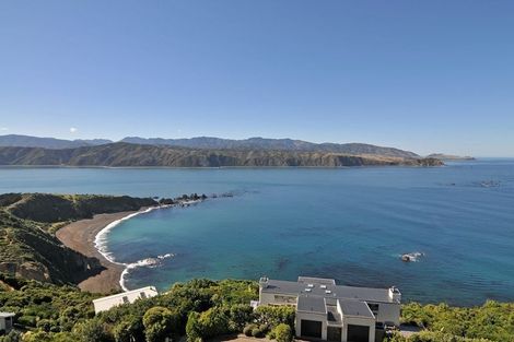 Photo of property in 10 Paratu Way, Strathmore Park, Wellington, 6022