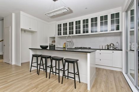 Photo of property in 102 Admirals Court Drive, Greenhithe, Auckland, 0632