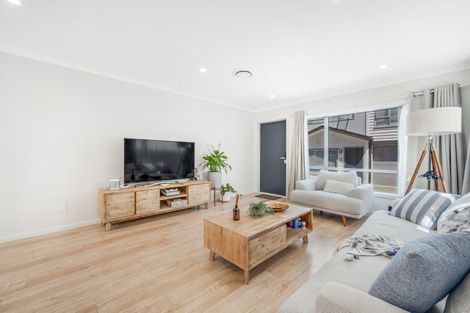 Photo of property in 4 Waihanga Way, Bucklands Beach, Auckland, 2014