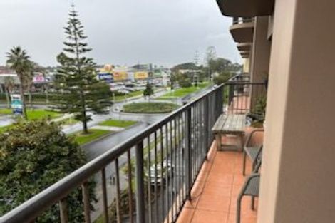 Photo of property in The Rennaissance, 5j/18 Ronwood Avenue, Manukau, Auckland, 2104