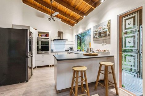 Photo of property in 24 Valley Road, Titirangi, Auckland, 0604