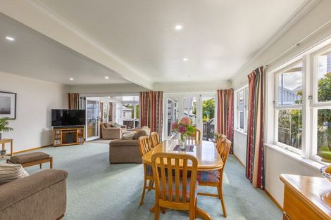 Photo of property in 16 Gladstone Road, Bluff Hill, Napier, 4110