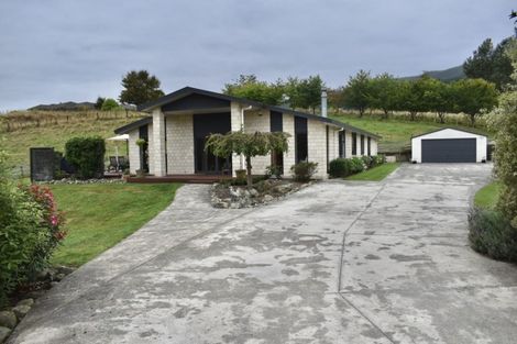Photo of property in 283 North Manakau Road, Manakau, 5573