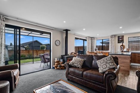 Photo of property in 4 Atutahi Street, Hurdon, New Plymouth, 4310