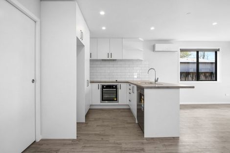 Photo of property in 2/16 Betley Crescent, Fairview Downs, Hamilton, 3214