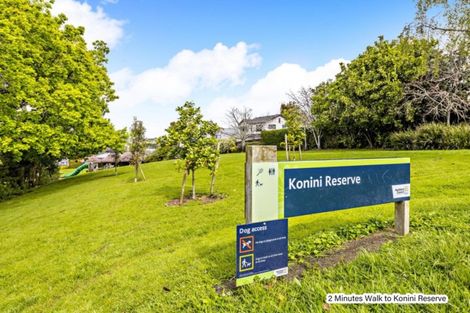 Photo of property in 14 Waiohua Road, Greenlane, Auckland, 1061
