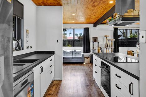 Photo of property in 164 Tukapa Street, Westown, New Plymouth, 4310