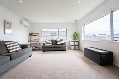 Photo of property in 21 Bickerton Rise, Churton Park, Wellington, 6037