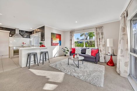 Photo of property in 13 Bridgehead Cove, West Harbour, Auckland, 0618