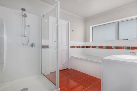 Photo of property in 2 Fuller Close, Levin, 5510