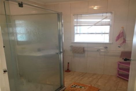 Photo of property in 114 Flanshaw Road, Te Atatu South, Auckland, 0610