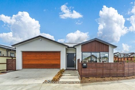 Photo of property in 15 Croatia Avenue, Huapai, Kumeu, 0810