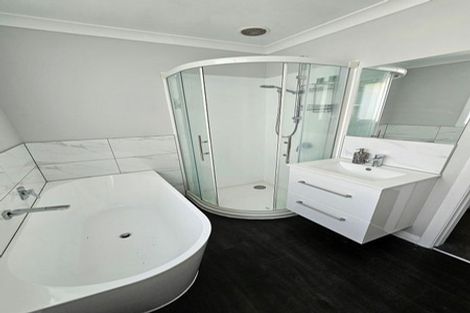 Photo of property in 1 Taylor Terrace, Tawa, Wellington, 5028