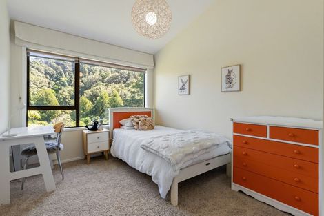 Photo of property in 136 Cheviot Road, Lowry Bay, Lower Hutt, 5013