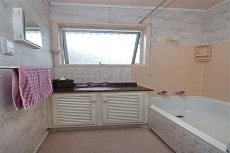 Photo of property in 2/1 Ribblesdale Road, Henderson, Auckland, 0612