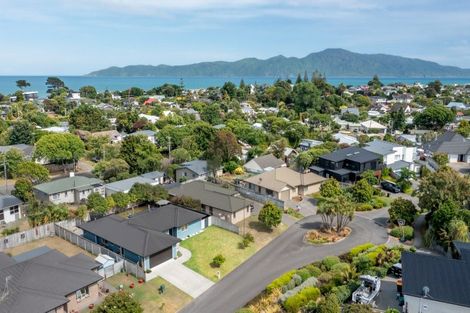 Photo of property in 7 Simpson Crescent, Raumati Beach, Paraparaumu, 5032