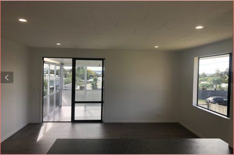 Photo of property in 15 Wakeling Avenue, Te Atatu South, Auckland, 0610