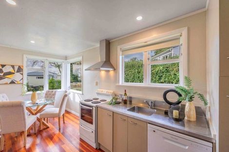 Photo of property in 4 Exmouth Road, Northcote, Auckland, 0627