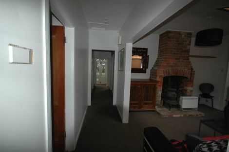 Photo of property in 66 Kelburn Parade, Kelburn, Wellington, 6012