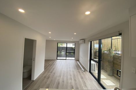 Photo of property in 3/8 Chivalry Road, Glenfield, Auckland, 0629