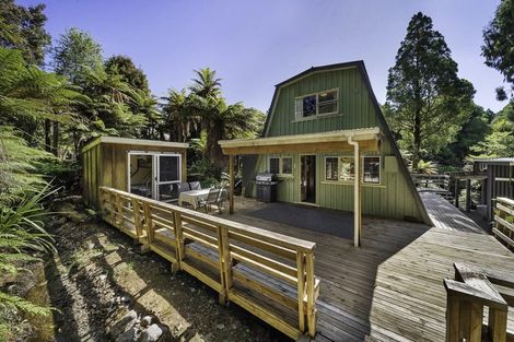 Photo of property in 37 Lake View Terrace, Moana, 7875