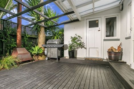 Photo of property in 2/98 Eversleigh Road, Belmont, Auckland, 0622