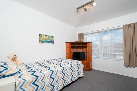 Photo of property in 48 Donovan Avenue, Massey, Auckland, 0614