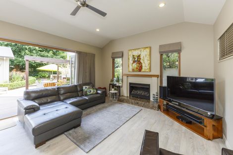 Photo of property in 2 Pastoral Lane, Hokowhitu, Palmerston North, 4410