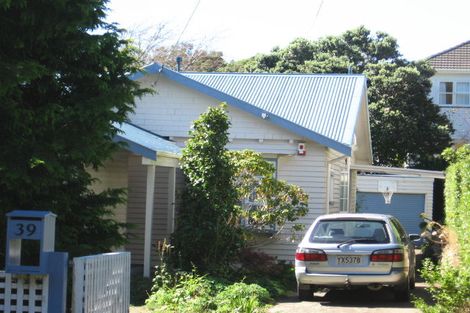 Photo of property in 39 Nicholson Road, Khandallah, Wellington, 6035
