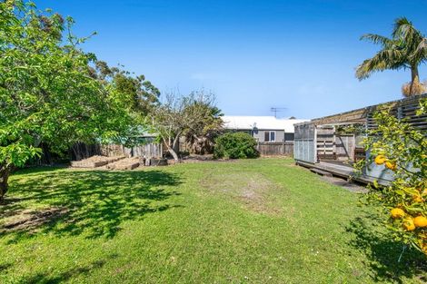Photo of property in 17 Parakai Avenue, Parakai, 0830