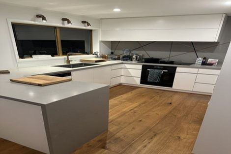 Photo of property in 4a Page Point, Mellons Bay, Auckland, 2014