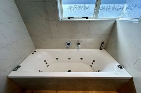 Photo of property in 2/48 Seabrook Avenue, New Lynn, Auckland, 0600