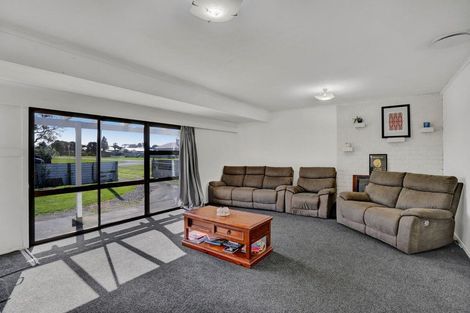 Photo of property in 60 Kapuni Street, Manaia, 4612
