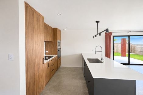 Photo of property in 5 Wheeler Place, Upper Vogeltown, New Plymouth, 4310