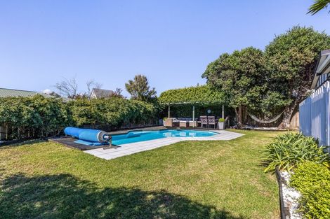 Photo of property in 129 Seaview Road, Paraparaumu Beach, Paraparaumu, 5032