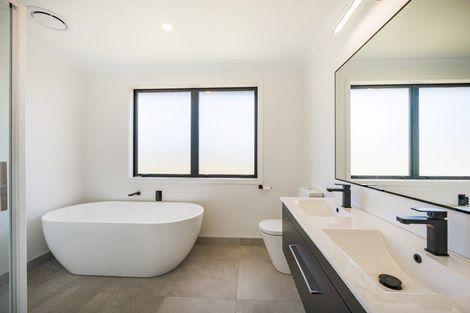 Photo of property in 132 Kingsdale Park Drive, Aokautere, Palmerston North, 4471