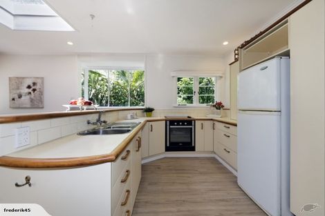 Photo of property in 35 Beach Valley Road, Piha, New Lynn, 0772