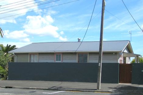 Photo of property in 38 Queen Street, Northcote Point, Auckland, 0627