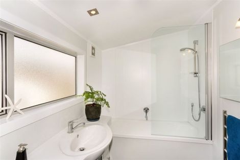 Photo of property in 11 Parvin Place, Pukekohe, 2120