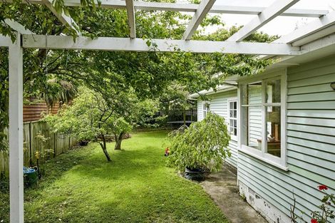 Photo of property in 20 Airlie Road, Plimmerton, Porirua, 5026