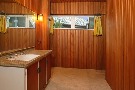 Photo of property in 6 Meadow Crescent, Te Atatu South, Auckland, 0602